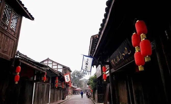 任何乒乓球比赛都不允许所有球员发快球吗？